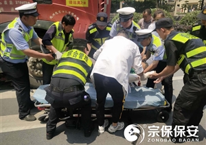 路遇交通事故，特保出手相助----閑林項目救助車(chē)禍傷者