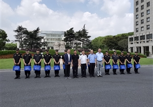 上海市公安局治安總隊、市保安服務(wù)行業(yè)協(xié)會(huì )領(lǐng)導看望慰問(wèn)宗保公司